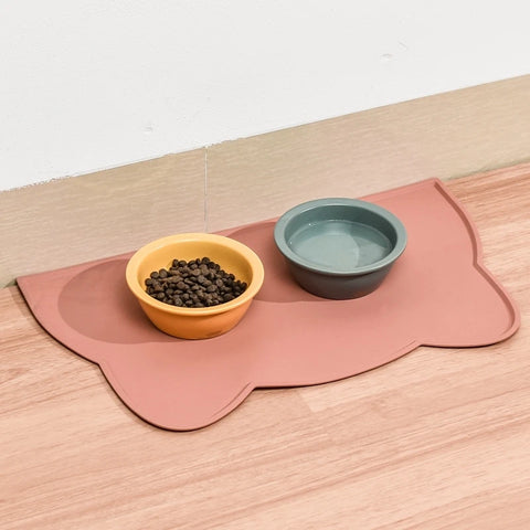 Silicone Pet Feeding Mat – Non-Stick, Waterproof, & Mess-Free Mealtime!