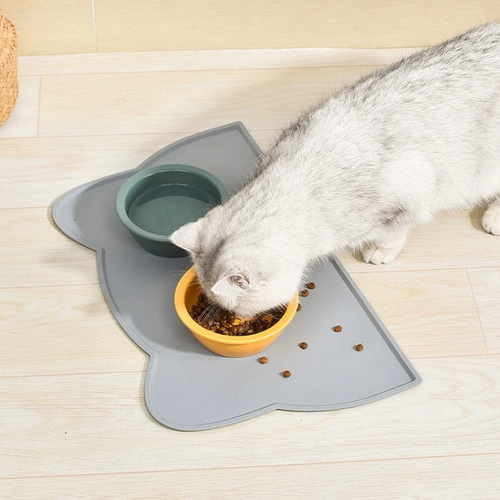 Silicone Pet Feeding Mat – Non-Stick, Waterproof, & Mess-Free Mealtime!